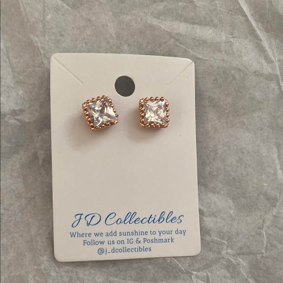 Jewelry - NWT JD Collectibles gold and silver earrings